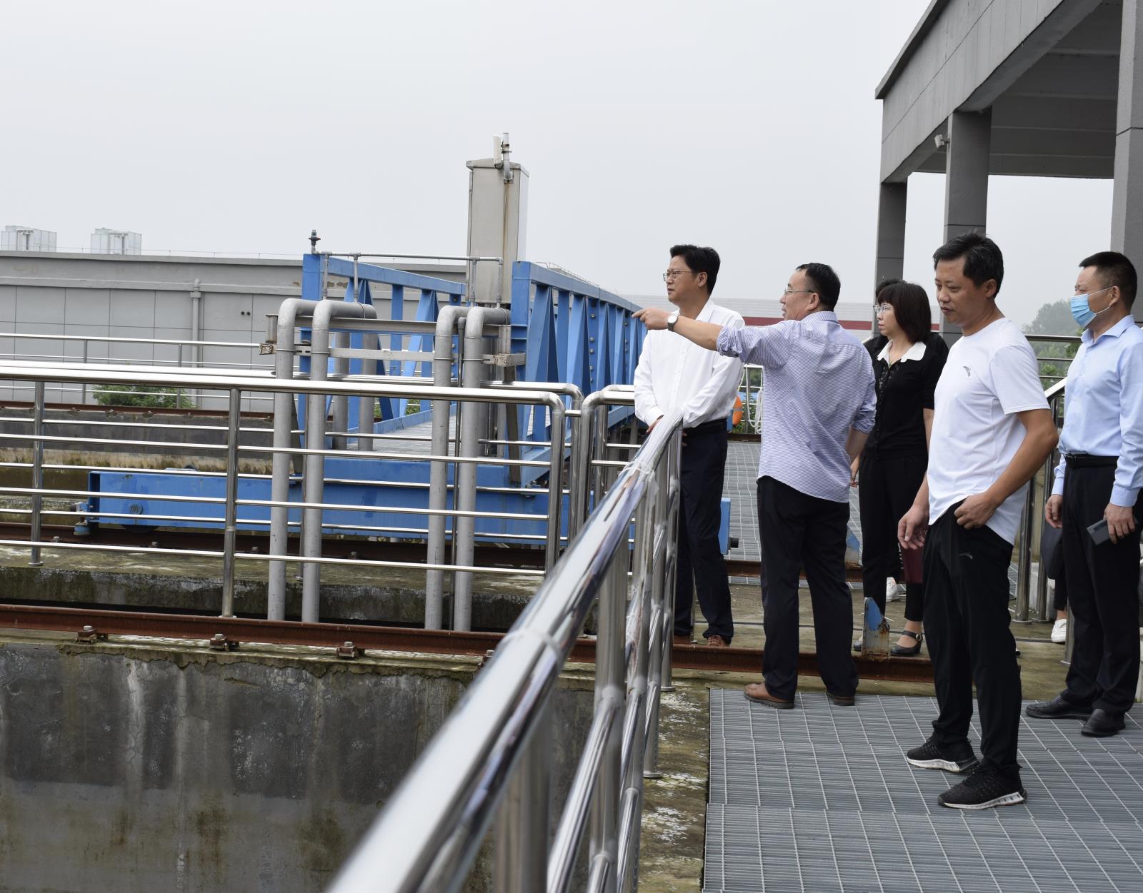 劉培建董事長調(diào)研自來水公司8.30.jpg 劉培建董事長調(diào)研自來水公司8.30.jpg