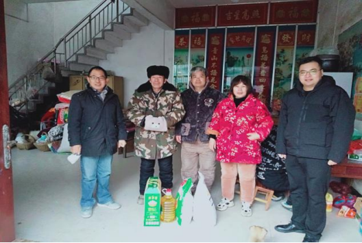 1.15市產(chǎn)投集團(tuán)赴邢寨慰問簡(jiǎn)報(bào)(2)675.png 1.15市產(chǎn)投集團(tuán)赴邢寨慰問簡(jiǎn)報(bào)(2)675.png