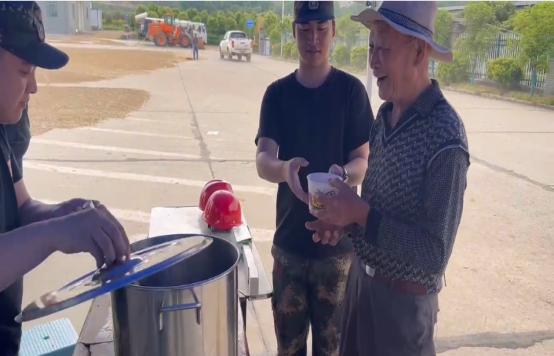 6.2展現(xiàn)國(guó)企責(zé)任擔(dān)當(dāng) 全力助民搶收夏糧(新聞稿)357.png 6.2展現(xiàn)國(guó)企責(zé)任擔(dān)當(dāng) 全力助民搶收夏糧(新聞稿)357.png