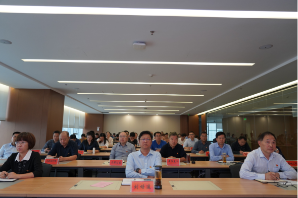 9.30駐馬店市產(chǎn)業(yè)投資集團(tuán)有限公司主題教育讀書班邀請(qǐng)專家輔導(dǎo)授課264.png